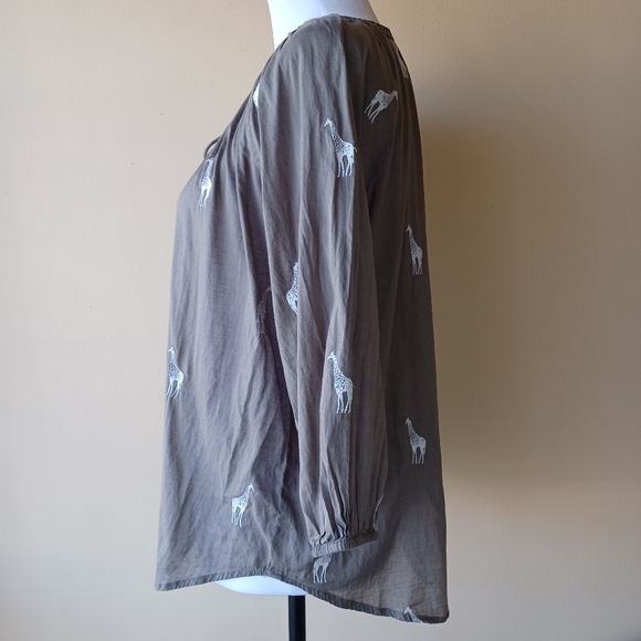 Loft Gray & White Peasant Top Size S Embroidered Giraffe Pattern 100% Cotton - Picture 6 of 13